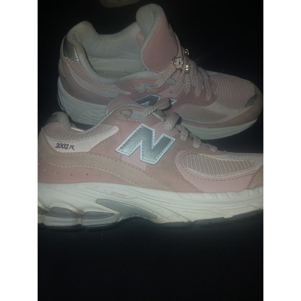 Ladies New Balance - Picture 2 of 6